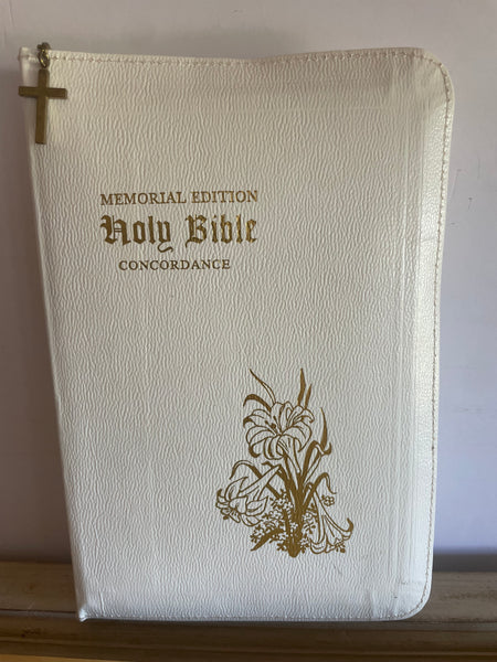 <€€ Vintage Leather White KJV Memorial Edition Holy Bible Concordance Zipper closure 1976