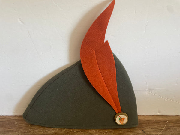 <€€ Vintage Disney Peter Pan Hat Green Felt Feather One Size Costume Authentic Pin