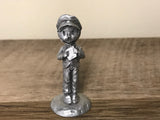 <€€ Vintage HALLMARK LITTLE GALLERY Fine Pewter Caroling Boy 1980 Miniatures
