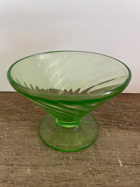 a** [glow?] €*~ Vintage Single Green Swirl Depression Glass Sherbert Dessert Dish 3” H Uranium Glow