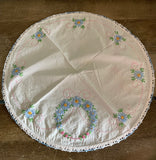 <€€ White Table Cover Doilie 16” Round Embroidered Flowers & Edge Cotton