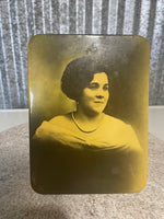 € Vintage Alabaster Framed Portrait Photo on Tin Metal Frame Young Woman