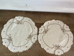 💥[Measure] €* Set/2 Vintage ??” Ivory Cotton Round Doilies Trimmed in Brown