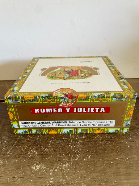 <<€ Dominican Republic 25-Romeo Y Juliet’s Churchill Handmade Cigars Empty Wood Cigar Box Flip Lid Top