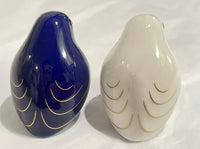 <€€* Mikimoto International Small Blue and White w/Gold Porcelain Bird Salt and Pepper Shakers