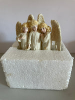 a** Vintage House of Lloyd 1997 Musical Christmas Around the World Angelic Trio Figurine