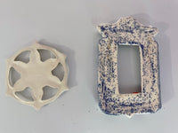 a** Set of 2 Vintage White Snowflake & Blue Window Photo Frame Ceramic Ornaments Hanging