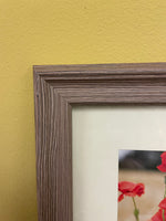 € Gray Mainstays 8x10 Frame with 5x7 Mat Hangs Either Way or Tabletop
