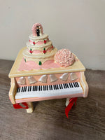 New Resin Wedding Couple Cake  Musical Piano Plays "We Have Only Just Begun” Music Box Decor
