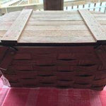 <€€ Vintage PICNIC Basket Double Handle Flip Up Lid BASKETVILLE PUTNEY VERMONT with NEW Plasticware