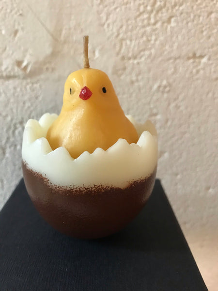 a** New Unscented Handcrafted CANDLE Easter Chick in Eggshell Volcanica 9094