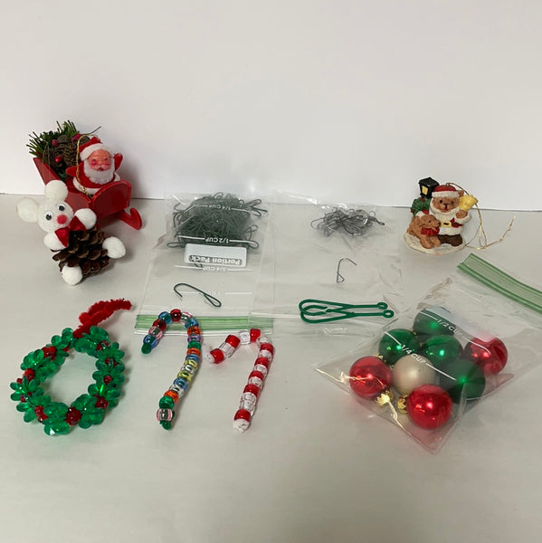 <€€ Lot of Christmas Ornaments & Hangers Holiday