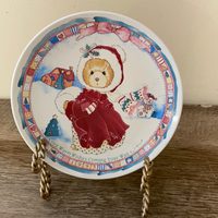 Vintage 1993 Cherished Teddies “Girl With Muff” Dated Plate Easel 913898