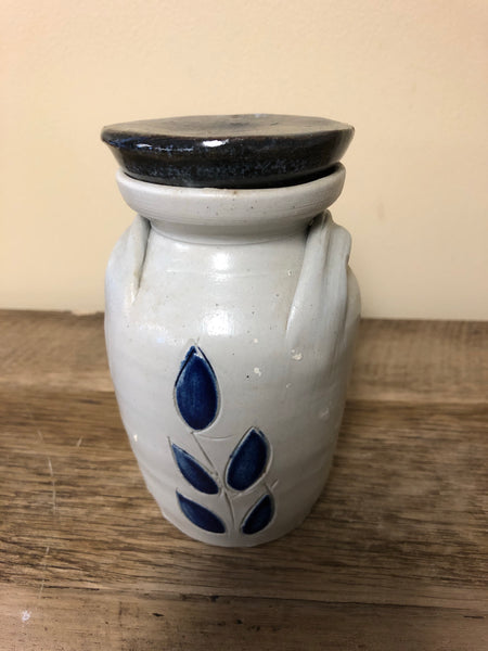 €a** Vintage Williamsburg Pottery Tan Cobalt Blue Salt Glaze 5.5  Lidded Ginger Jar