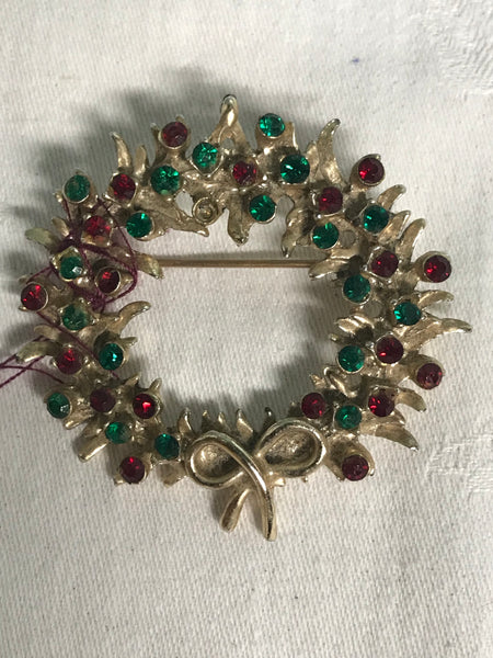 *Vintage Jeweled Gold Christmas Wreath Brooch Lapel Pin