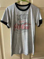 € Vintage Mens Enjoy COCA COLA Gray Short Sleeve Small