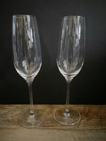 €< a** Pair/Set of 2 Clear Delicate Fluted Crystal Wine Glasses Goblets Stemmed 9.5” H x 1.5” Diameter