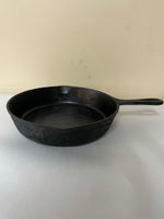 €€ Vintage 10” Cast Iron Frying Skillet Pan No Cracks