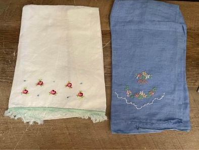 <€€ Pair/Set of 2 Cotton Tea Towels White w/ Embroidery Berries Blue w/ Bouquet