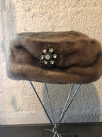 a** Vintage Womens 1950s Light Brown Fur 8” Band w/ Brooch Ladies Hat