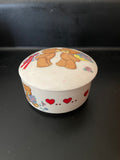 a** Vintage Studio Nova Beary First Kiss Ceramic Trinket Box w/ Lid Round MZ493 Candy Dish Decor