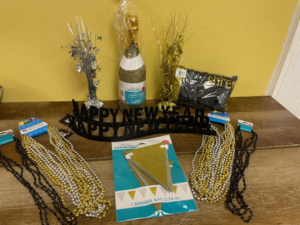a** New Years Eve Decorations Pack Confetti Popper~ Beads~Banner~Balloon Weights Black Silver Gold