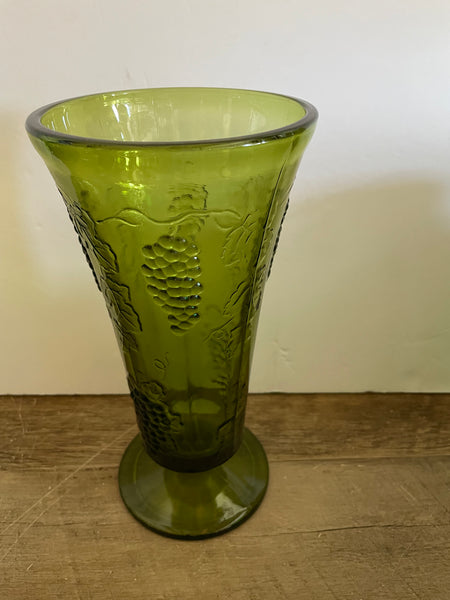 a** Vintage Indiana Depression Glass Green Pedestal Vase Grapes on Vine