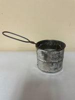 €¥ Vintage Kitchen Metal Tin Hand Held Manual 2 Cup Flour Sifter Shaker Made in USA