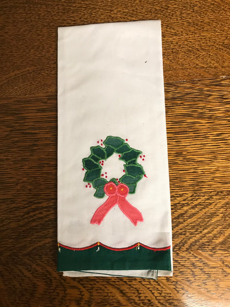 a** Christmas Holiday Green Wreath Appliqué on White Tea Towel