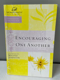 € Encouraging One Another (Women of Faith Study Guide Series) Nicole Johnson