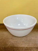 ~ Vintage Pyrex White w/ Red Rim 1 1/2 Quart Round Mixing Bowl #402 Milk Glass