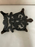 <€€ Vintage Black Cast Iron Trivet Hot Plate Ornate Angels Cherubs Pattern Footed