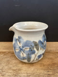 ~€ Vintage Cindy Angliss Pottery Handmade Creamer Pitcher Blue Flowers 3.75” H Country Farmhouse
