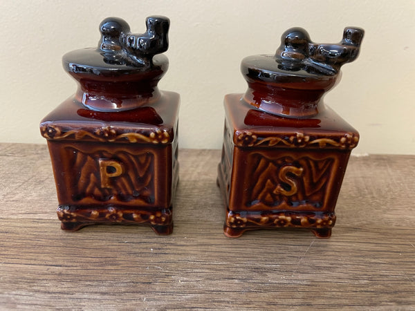 a** Vintage Brown Ceramic Churn Salt Pepper Shaker Set Japan