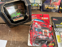 €<a* NEW Vintage NASCAR 1:64 Die Cast Mixed Lot of 10 Damaged Packaging Hot Country