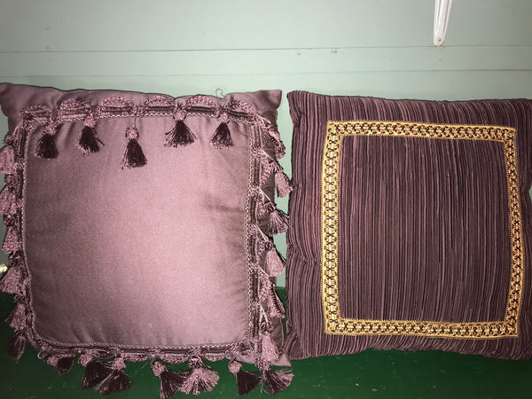 € Square PILLOWs 18” Light Dusty Purple Gold Trim Tassles Set/2