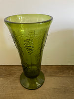 a** Vintage Indiana Depression Glass Green Pedestal Vase Grapes on Vine